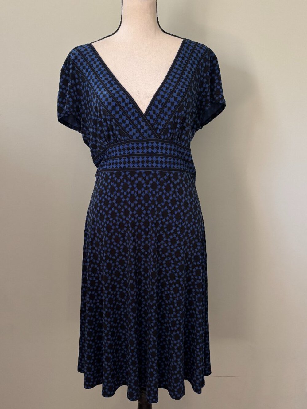 Maggy London Blue & Black Geometric Faux-Wrap Dress — Size 10 Like New - Picture 1 of 4